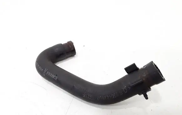 Volkswagen PASSAT B5 Engine coolant pipe/hose 058121058B