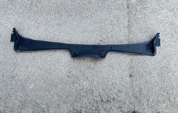 BMW 5 E60 E61 Wiper trim 7027083 74850610 51717027083