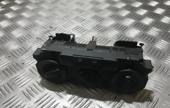 Volkswagen Golf Plus Climate control unit