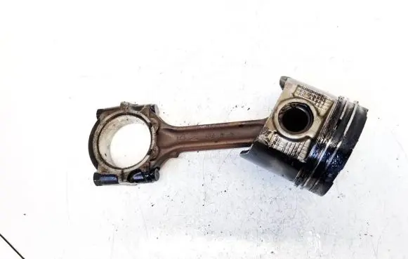 Nissan Almera Tino Piston with connecting rod