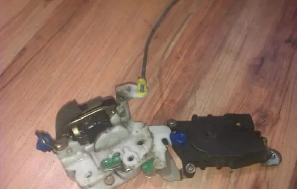 Subaru Outback Front door lock