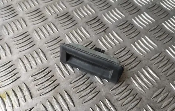 Tailgate opening switch
