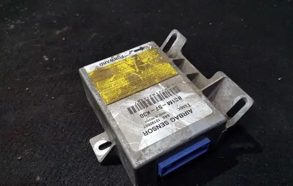 Mazda 323 Airbag control unit/module BC1M57K30 12192601