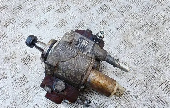 Opel Astra K Fuel injection high pressure pump 55570040 HU2940001470