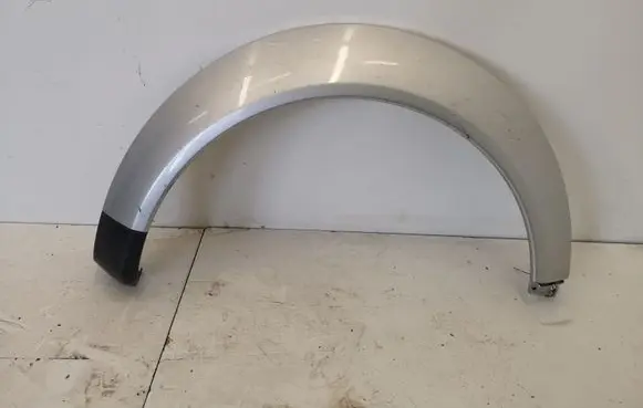 Rear fender molding trim