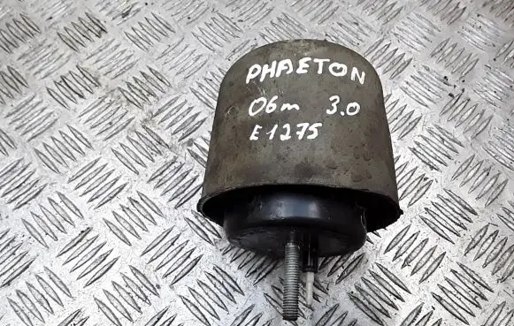 Volkswagen Phaeton Engine mount bracket