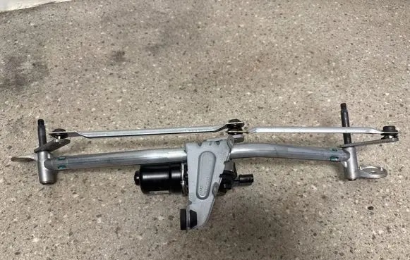 BMW XM Front wiper linkage and motor 5A47511 SW1515 0006743