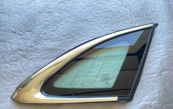 Rear vent window glass