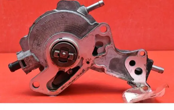 Volkswagen Polo IV 9N3 Vacuum pump 038145209N
