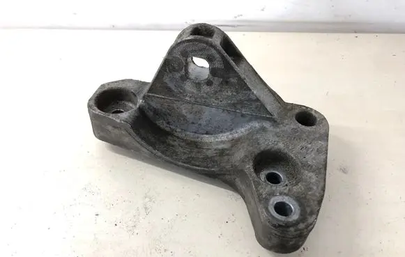 Volkswagen Transporter - Caravelle T5 Engine mounting bracket 7H0199207B