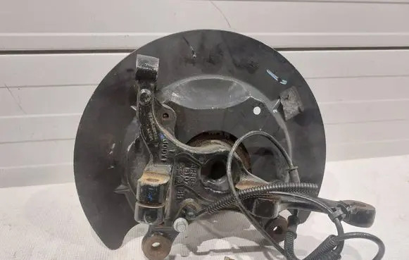 Ford Mustang V Front wheel hub 4R332K004A AR333107