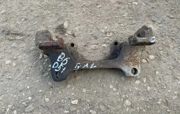 Volkswagen PASSAT B6 Front Brake Caliper Pad/Carrier 