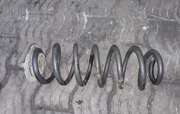 Volkswagen PASSAT B7 Rear coil spring NOCODE