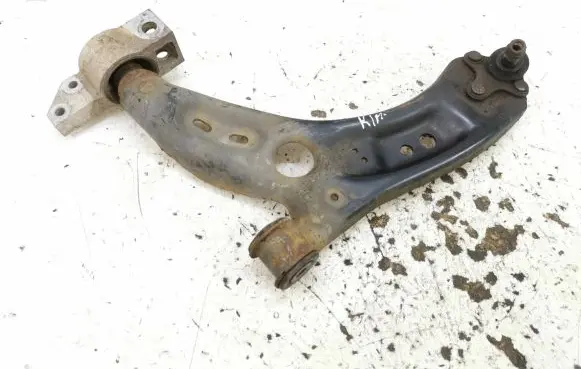 Volkswagen Touran II Front lower control arm/wishbone