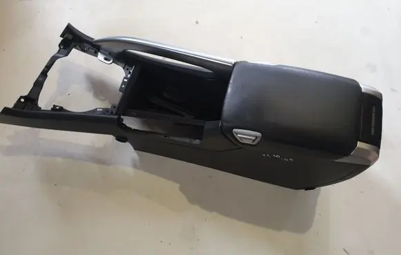Volvo XC70 Center console B1401477
