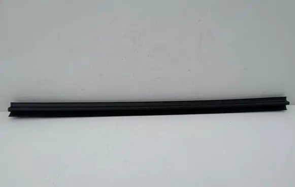 Ford Mustang VI Front door glass trim molding FR3B6321434AF