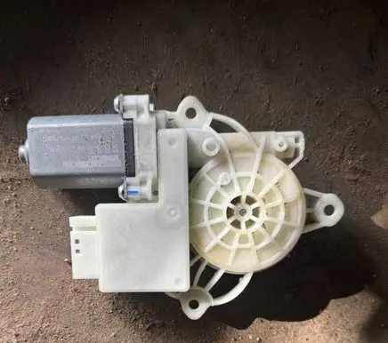 BMW X5 G05 Front door window regulator motor 9450069