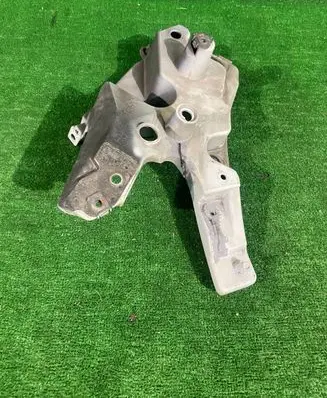 Volvo XC60 Fender mounting bracket 31424579