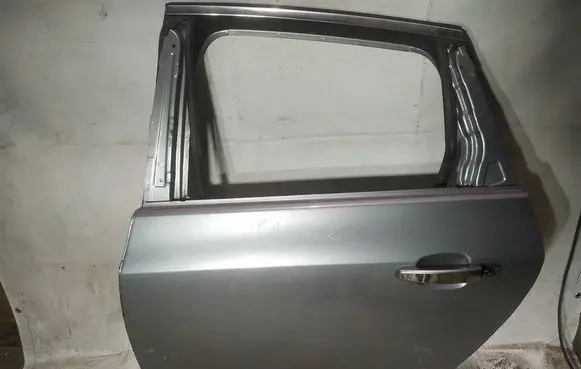 Opel Astra J Rear door pilkos