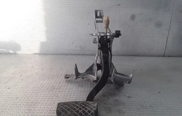 Audi A6 S6 C5 4B Brake pedal 8D1721117D
