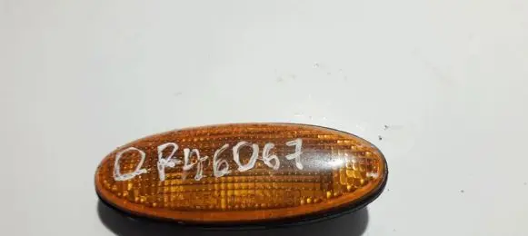 Mazda 323 F Front fender indicator light