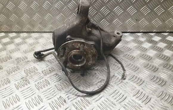 Toyota Prius (NHW20) Front wheel hub
