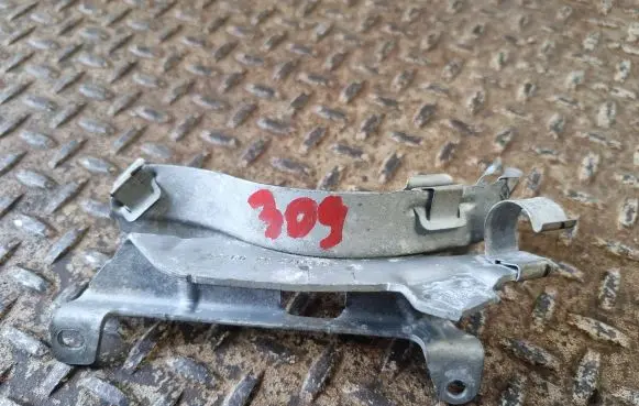 BMW 3 G20 G21 Muffler mount bracket/holder 8685972