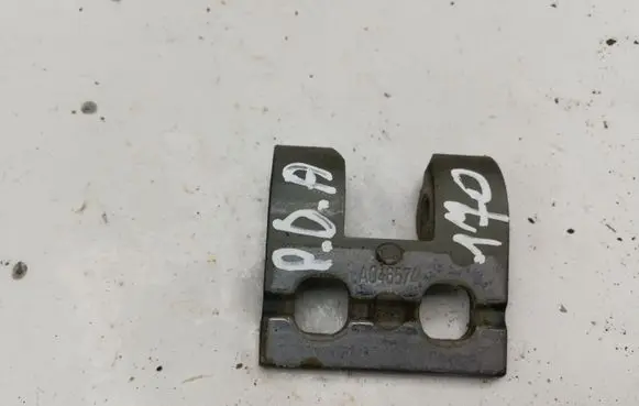 BMW 3 E90 E91 Front door lower hinge A046574