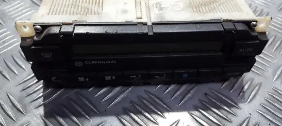 Volkswagen PASSAT B5 Climate control unit 1j1907044 5hb007617-00