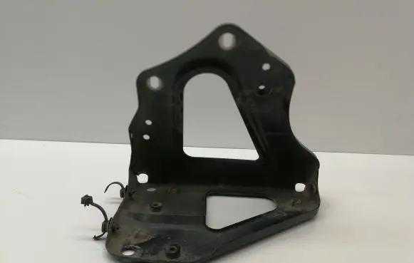 Fender mounting bracket