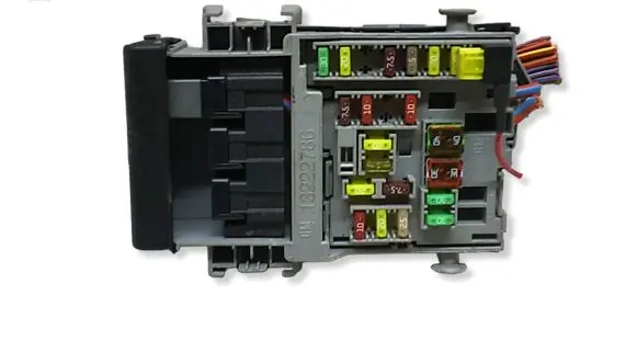 Opel Astra J Fuse module 13222786