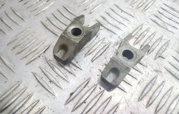 Volkswagen Golf IV Fuel Injector clamp holder