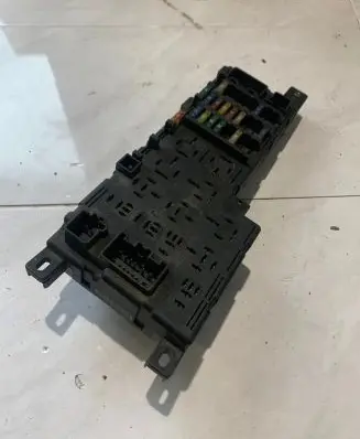 Volvo S80 Fuse module 518323019