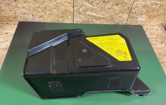 Volvo V70 Battery box tray cover/lid 8622335