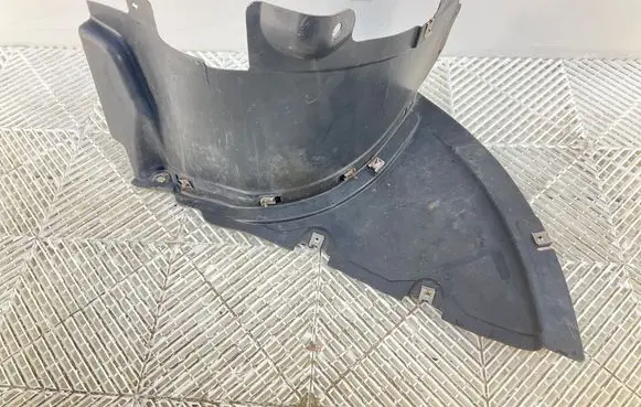 Front wheel arch liner splash guards