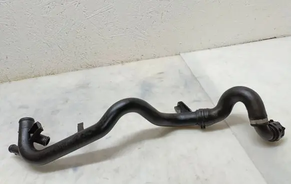 Volkswagen PASSAT B7 Engine coolant pipe/hose 03L121071B