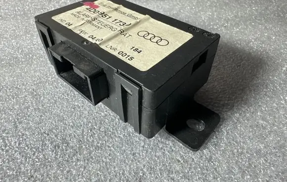 Audi A8 S8 D2 4D Alarm control unit/module 4D0951173D