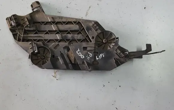 Skoda Octavia Mk2 (1Z) Headlight/headlamp mounting bracket 