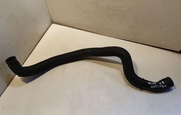 Volvo XC70 Engine coolant pipe/hose