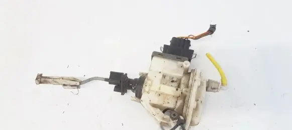 Volkswagen PASSAT B4 Central locking vacuum pump 3A00862153B