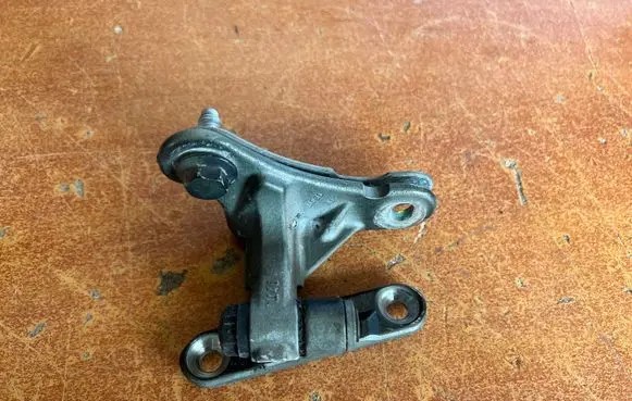 Mercedes-Benz A W169 Front door upper hinge