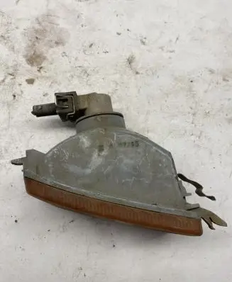 Volkswagen Golf III Front indicator light 858039