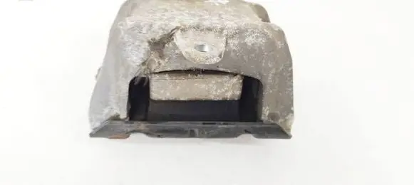 Engine mount bracket