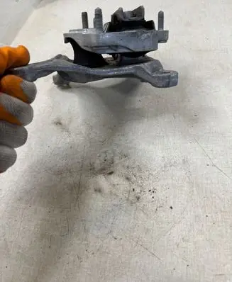 Audi SQ7 Gearbox mount 4M0399118K