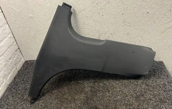 BMW i4 (B) pillar trim (bottom) 7490759