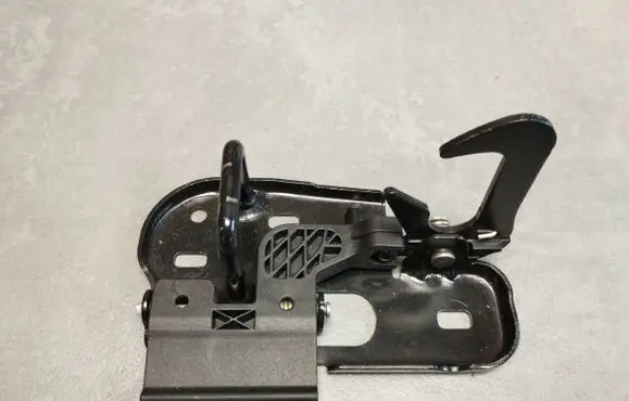 Volkswagen Touareg II Engine bonnet/hood lock/latch loop/hook 3C0823480A