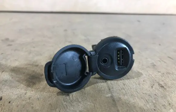 Peugeot 508 USB socket connector 96645227XT