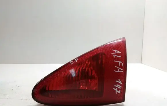 Alfa Romeo 147 Tailgate rear/tail lights 03321010