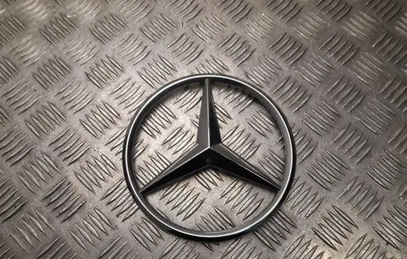Mercedes-Benz C AMG W205 Manufacturer badge logo/emblem A0008171016