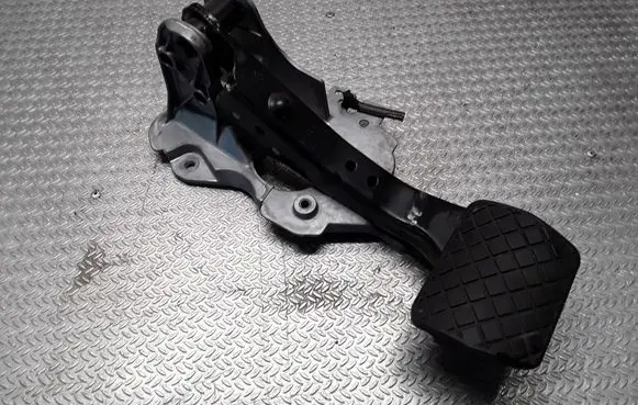 Volkswagen PASSAT B6 Brake pedal 3C2723057F
